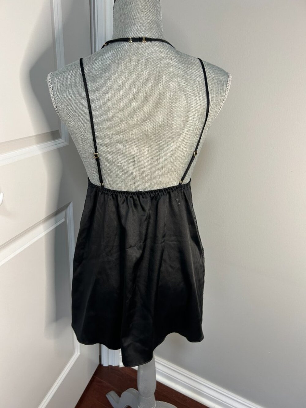 Victoria's Secret Black Baby doll Chamise w Lace Detail NWOT Size M - Picture 2 of 3